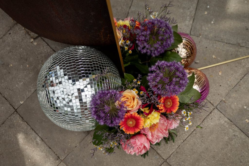 Bloemen detail tijdens de styled wedding shoot in Rijsoord