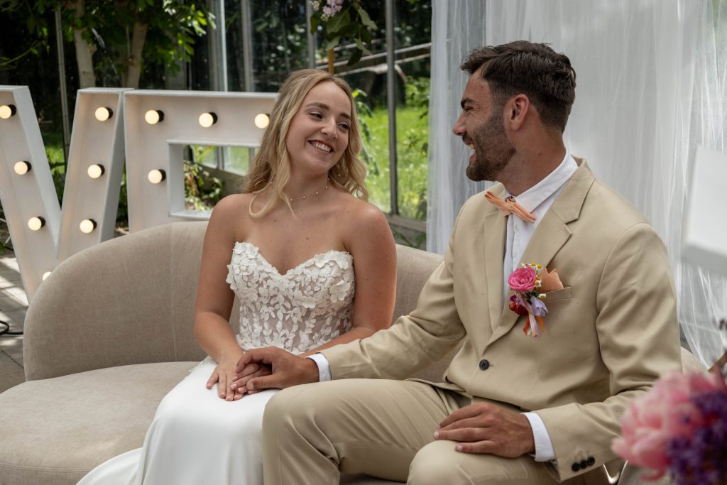 Bruidspaar ceremonie tijdens de styled wedding shoot in Rijsoord