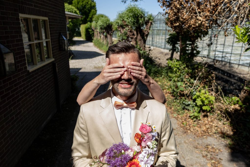 Eerste blik tijdens de styled wedding shoot in Rijsoord